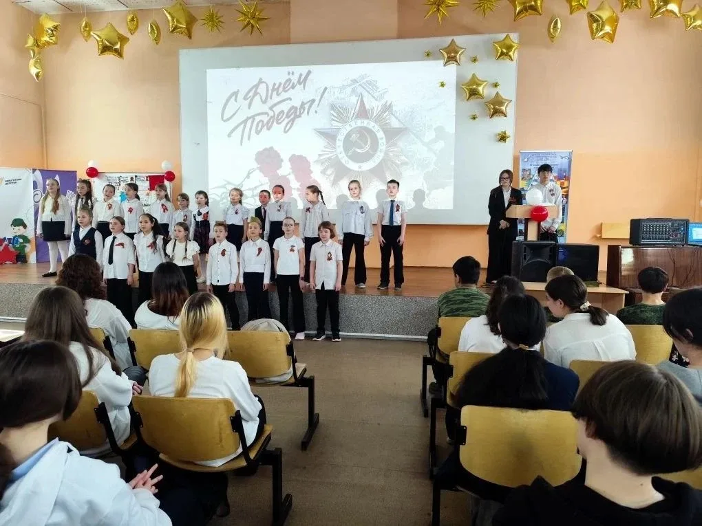 ⭐В честь Дня Победы, Года единства народов России и Года крепкой и дружной семьи 8А класс организова