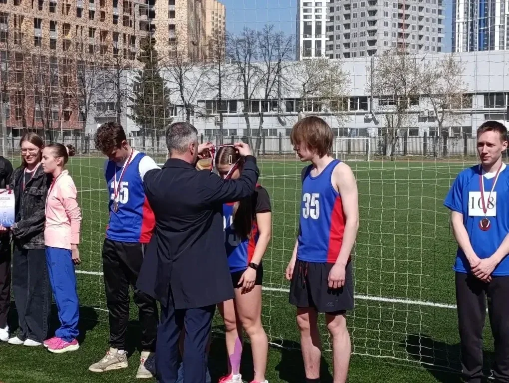 5 мая в Кировском районе прошла легкоатлетическая эстафета среди общеобразовательных организаций, по