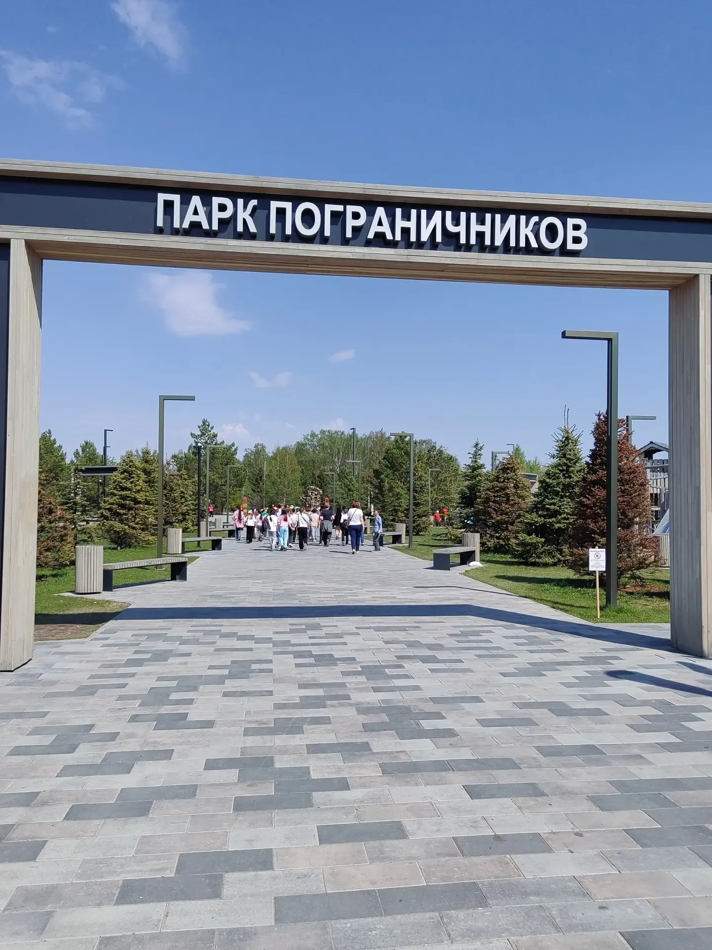 День Победы - великий праздник для каждого человека в России 🇷🇺 Традиционно в городах проходит много