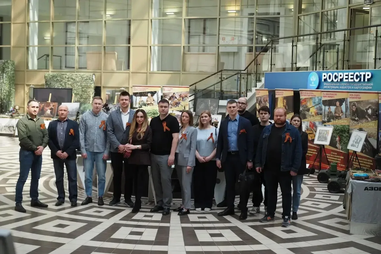 ⭐️ Молодые специалисты центрального аппарата ППК «Роскадастр» приняли участие в открытии выставки Ро