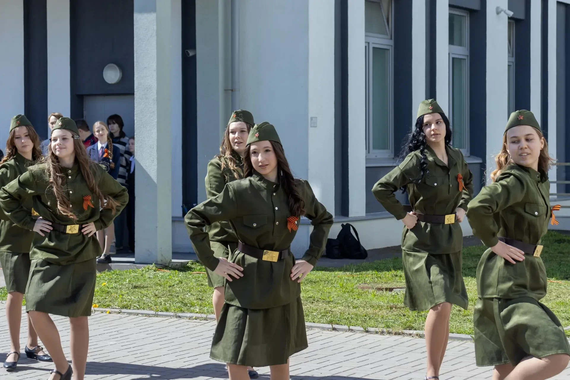 Кульминацией празднования  81-ой годовщины Великой Победы в школе на Глеба Успенского стала торжеств