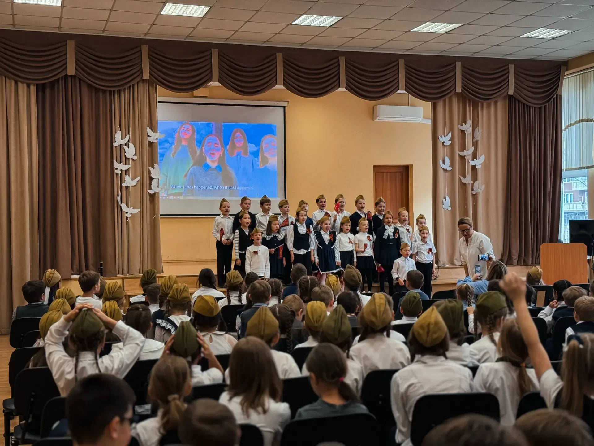 Ежегодный фестиваль «Песни военных лет» среди 1-4 классов в преддверии Дня Великой Победы!   Ребята 