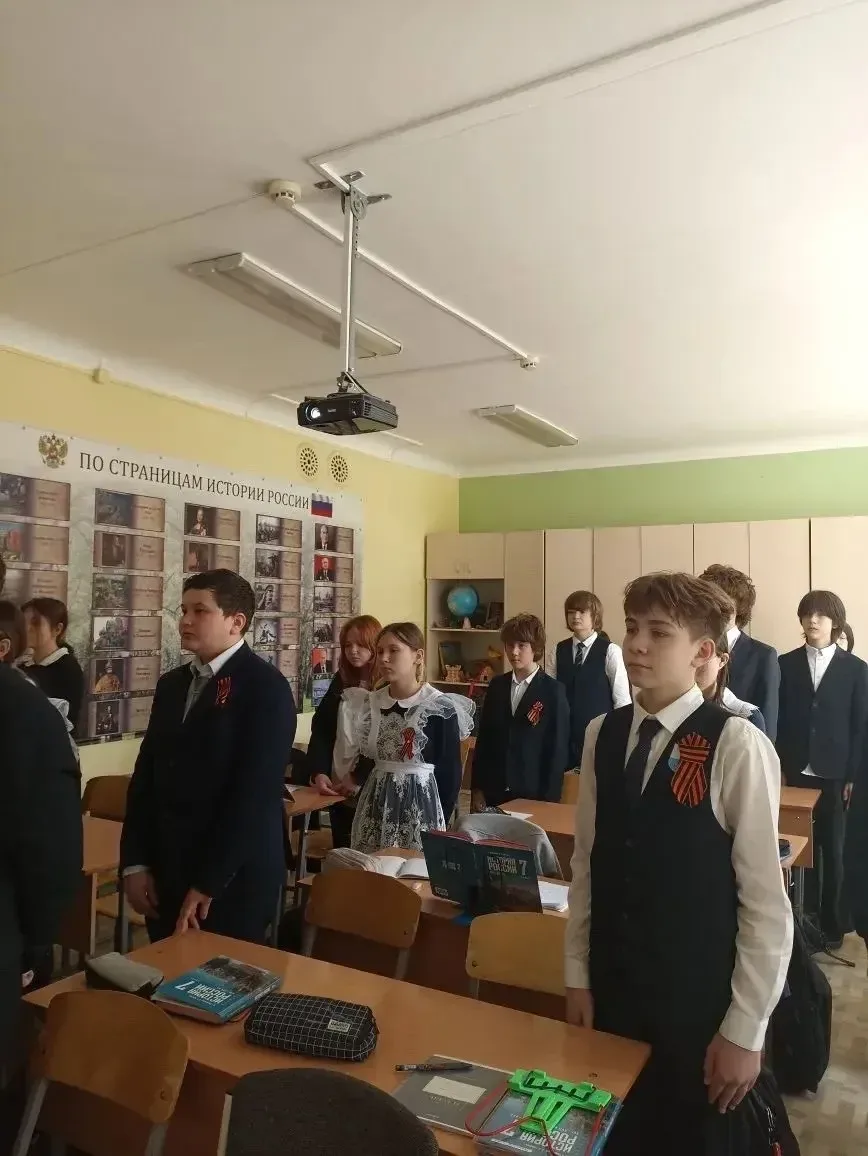 🕯️ Минута молчания в память о павших героях  8 мая в МАОУ «Гимназия № 64 имени В. В. Горбатко» прошл