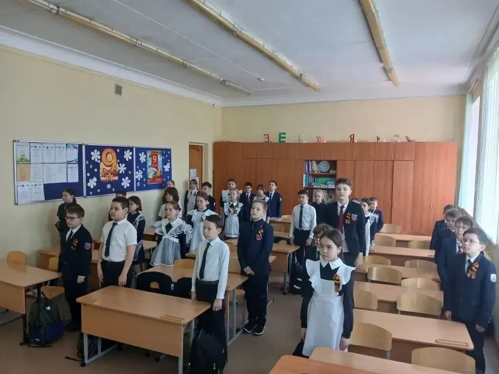 🕯️ Минута молчания в память о павших героях  8 мая в МАОУ «Гимназия № 64 имени В. В. Горбатко» прошл