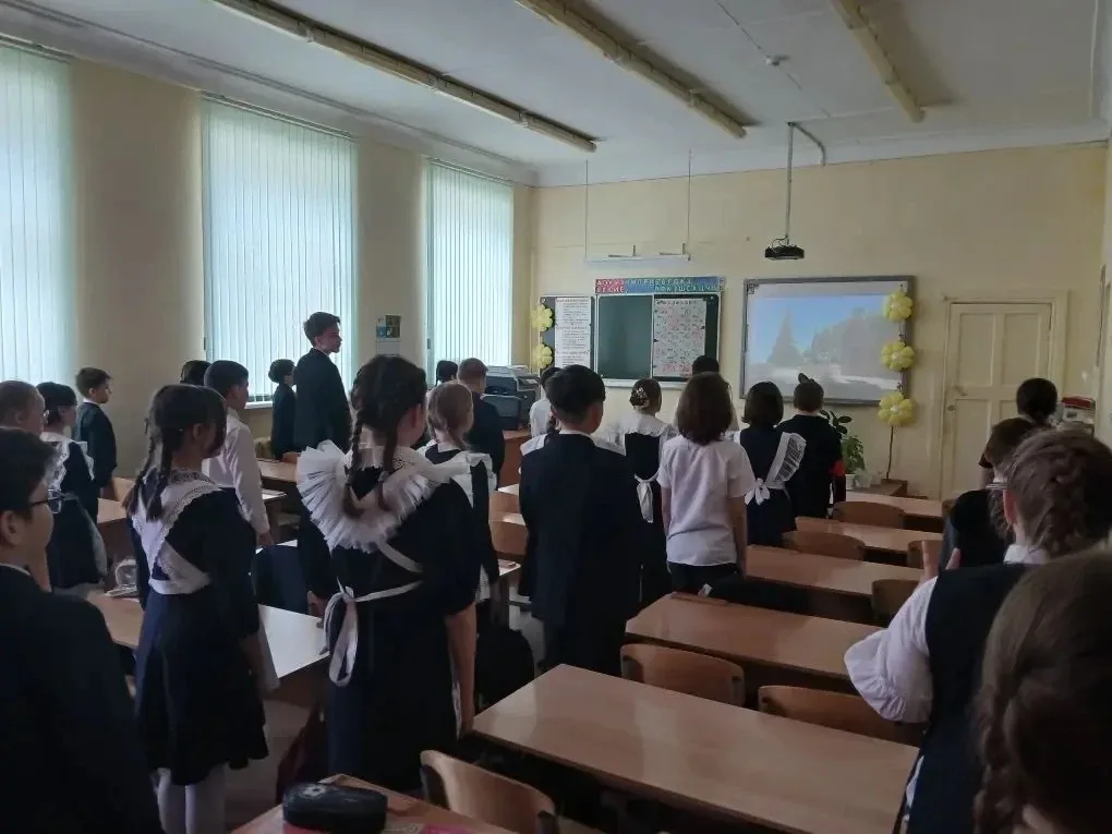 🕯️ Минута молчания в память о павших героях  8 мая в МАОУ «Гимназия № 64 имени В. В. Горбатко» прошл