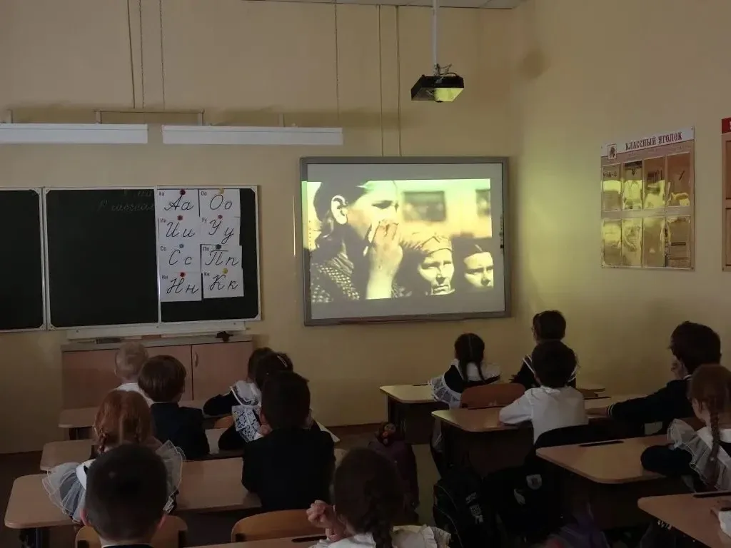 🕯️ Минута молчания в память о павших героях  8 мая в МАОУ «Гимназия № 64 имени В. В. Горбатко» прошл