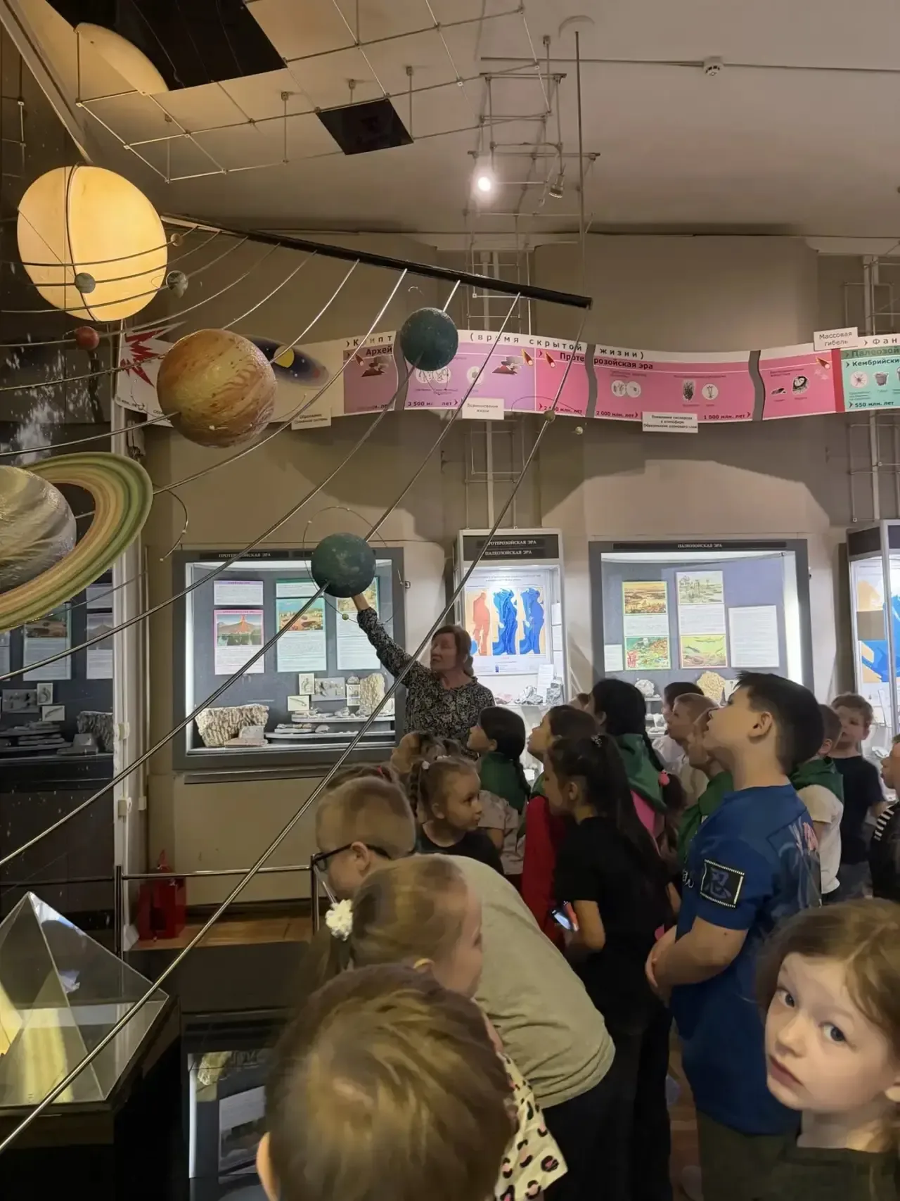Первое путешествие в науку: 1Л класс в Музее природы Урала! 🌍🦣  Сегодня наш 1 Л класс совершил удиви