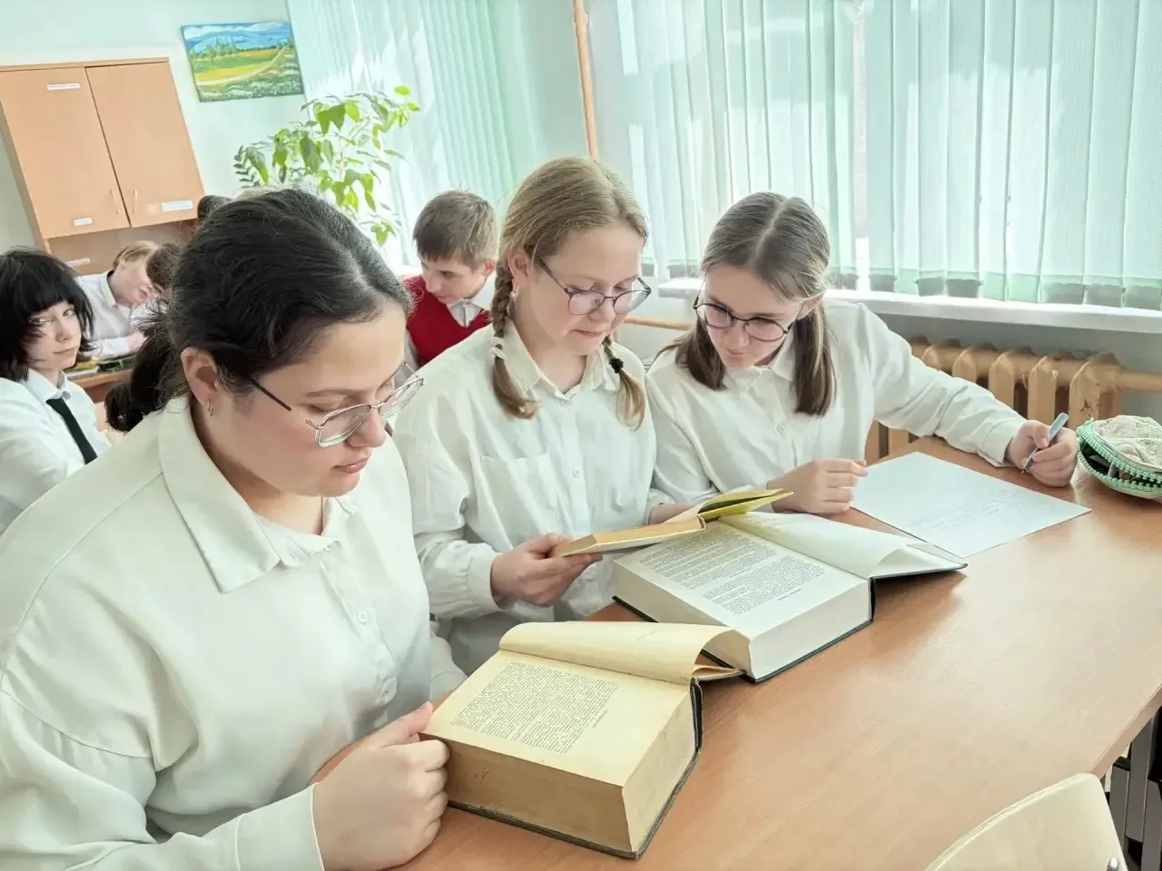 📚 День музеев на уроках русского языка в 6В и 6Е классах  В преддверии Дня музеев, который ежегодно 