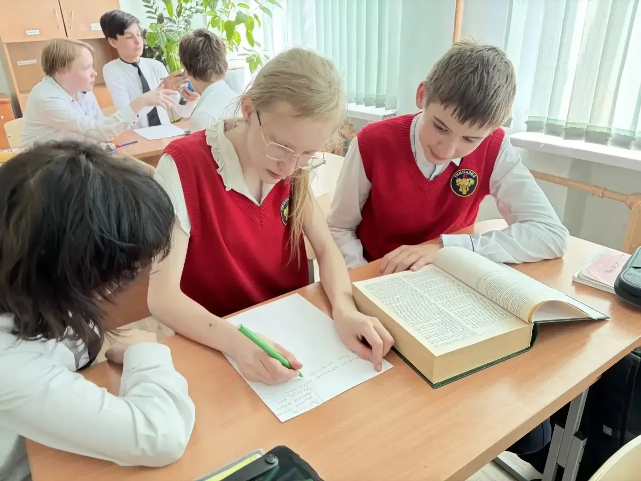 📚 День музеев на уроках русского языка в 6В и 6Е классах  В преддверии Дня музеев, который ежегодно 