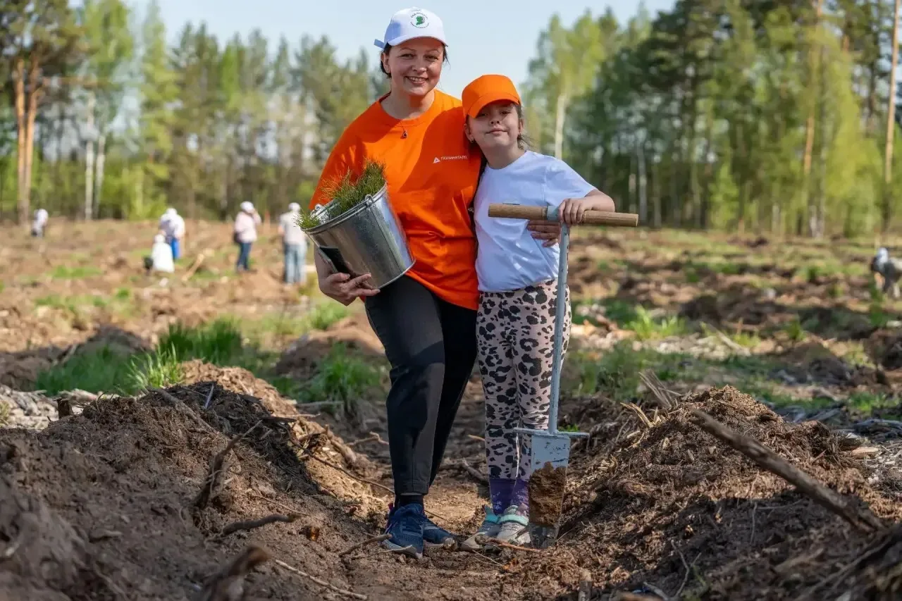 Орлёнок - хранитель!  Ученица 2 "А" класса, Измайлова Люда со своей мамой приняла участие в акции "С