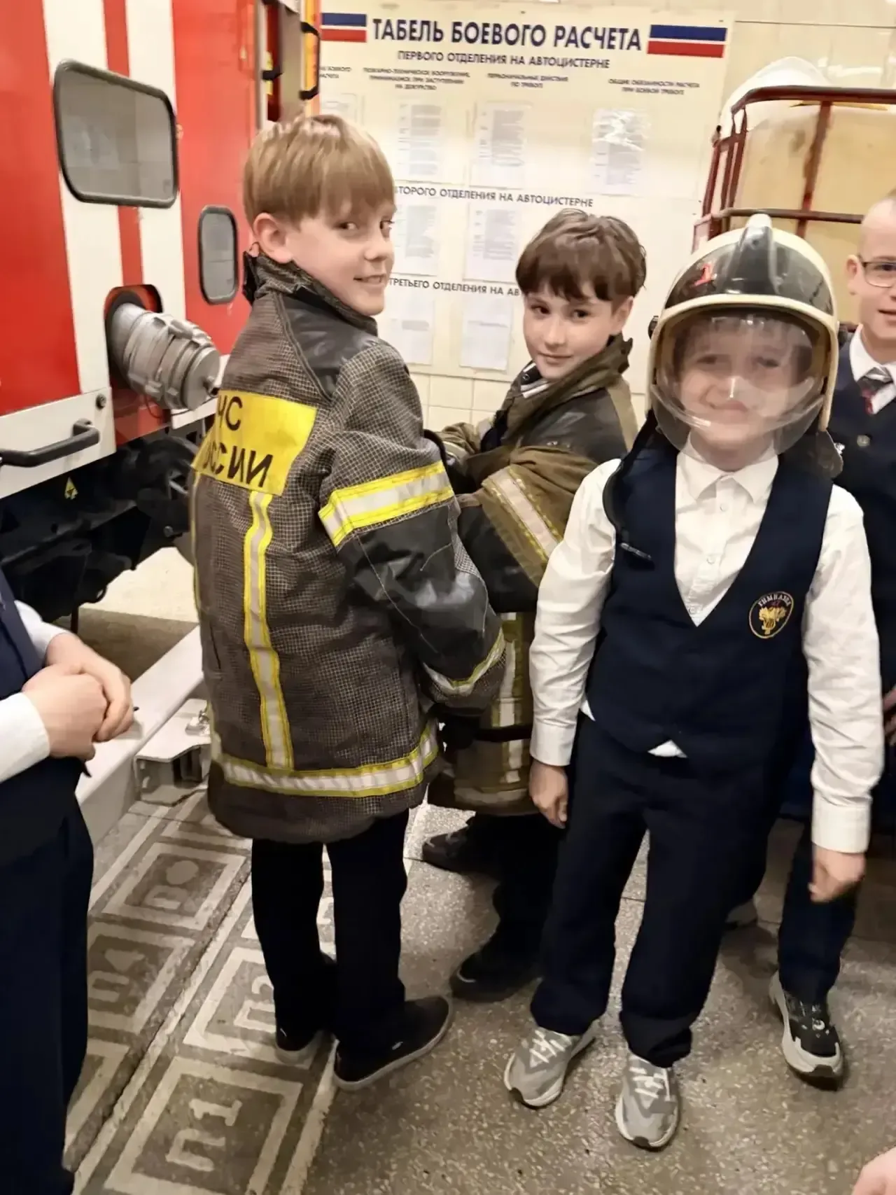 🚒 Знания — это хорошо, а практика — лучше!  Ученики 4 «Б» класса вместе со своим классным руководите