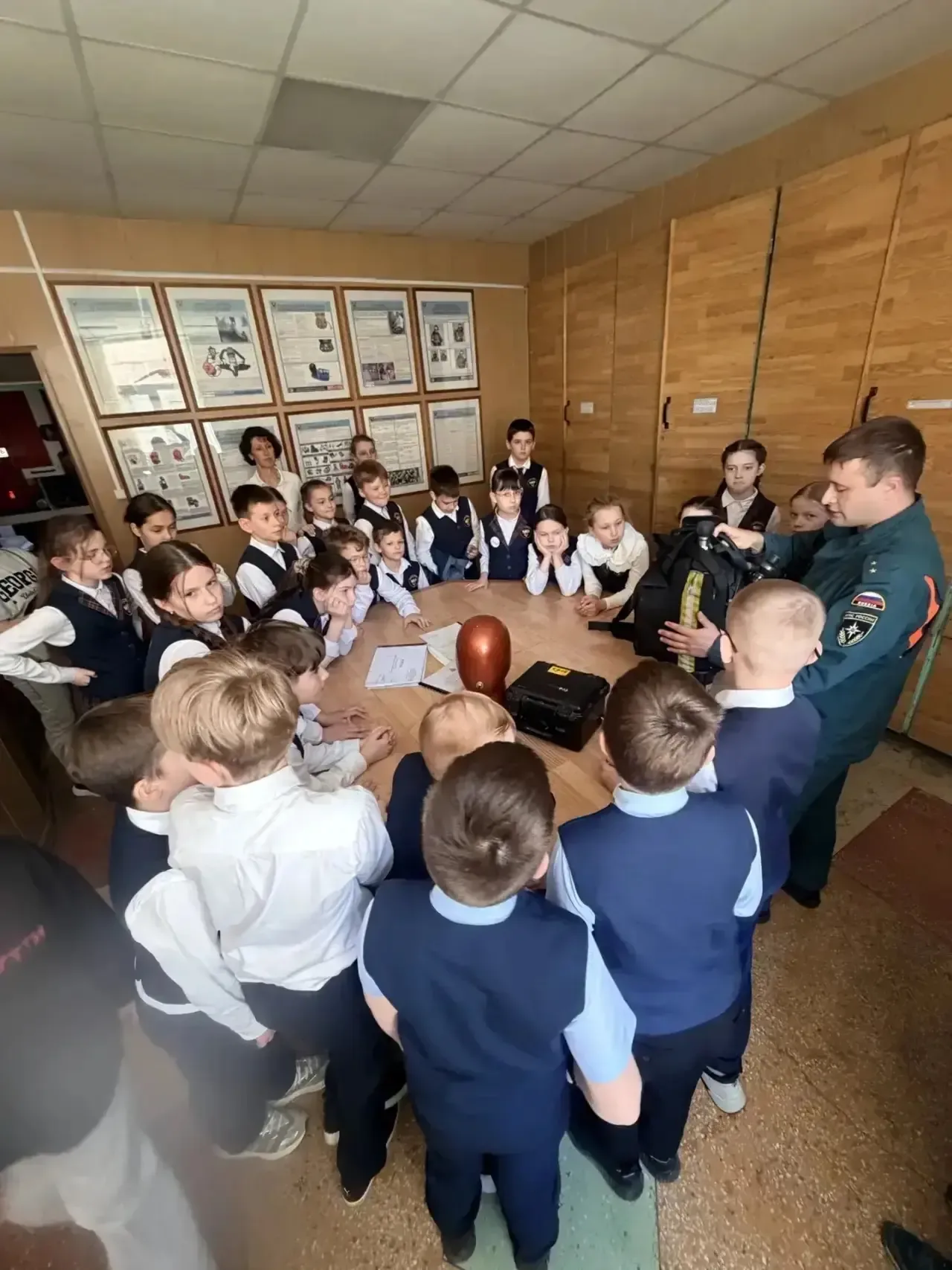 🚒 Знания — это хорошо, а практика — лучше!  Ученики 4 «Б» класса вместе со своим классным руководите