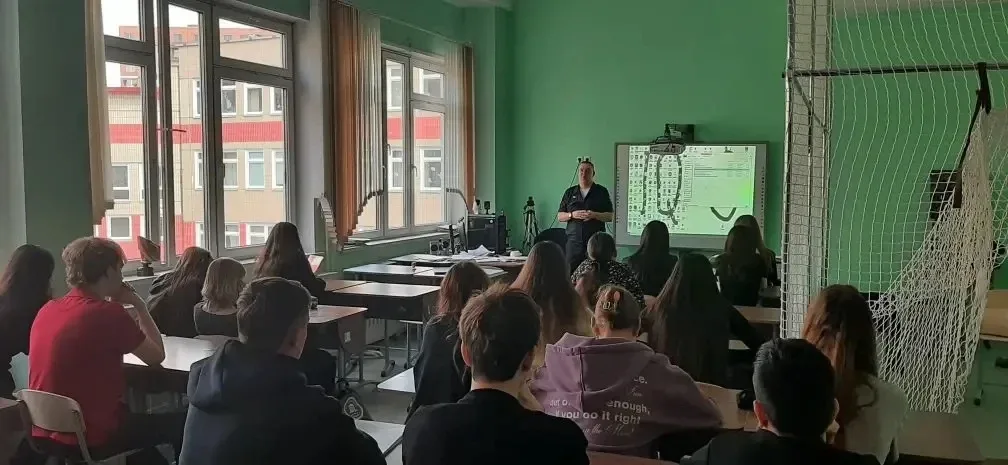🗓️ в пятницу майором полиции ГУ МВД России по Красноярскому краю для обучающихся 10 - х классов были