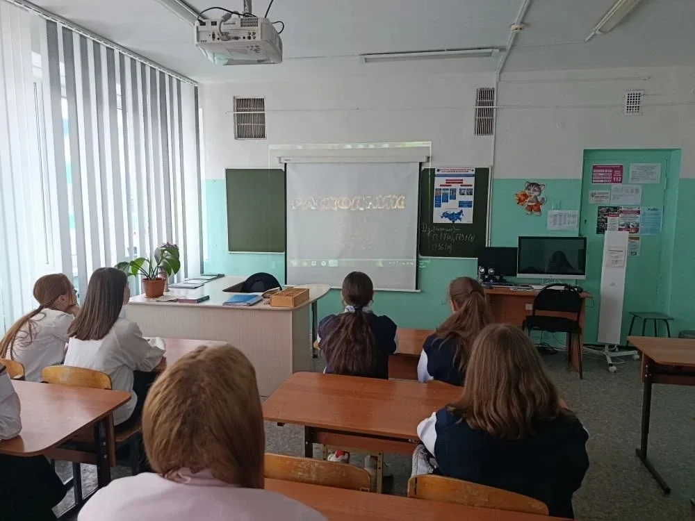 Старшеклассники нашей школы посмотрели фильм «Расходник» 🎬 о современных методах вербовки и их страш