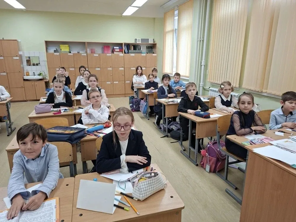 🗓️ 17 мая — День детского телефона доверия!   Классные руководители рассказали ребятам о важной служ