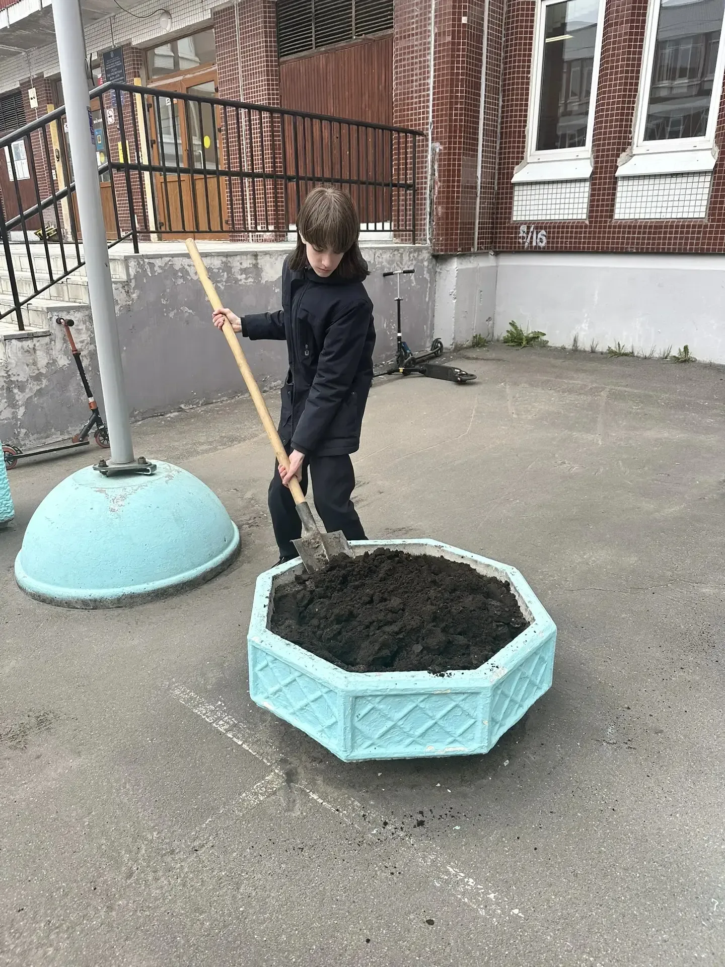 💐 С праздником Весны и Труда!  Мир, труд, май! 💐   В духе праздника ребята из 8 «Л» класса вместе с 