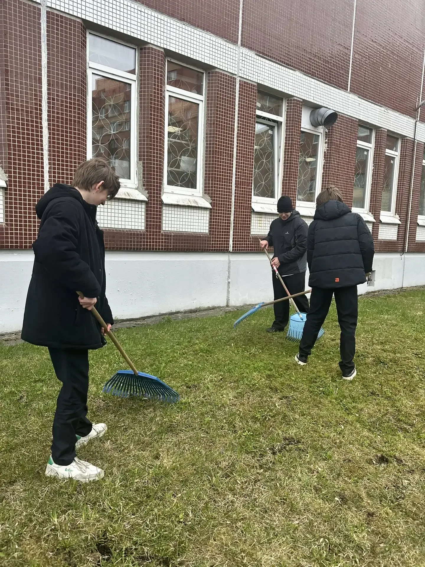 💐 С праздником Весны и Труда!  Мир, труд, май! 💐   В духе праздника ребята из 8 «Л» класса вместе с 