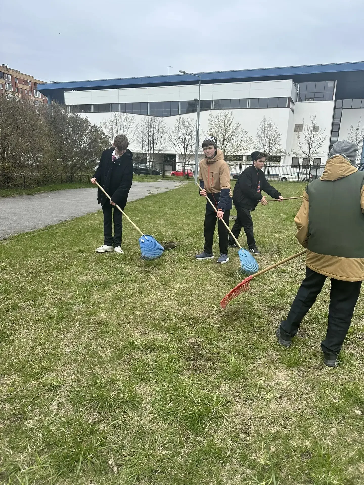 💐 С праздником Весны и Труда!  Мир, труд, май! 💐   В духе праздника ребята из 8 «Л» класса вместе с 