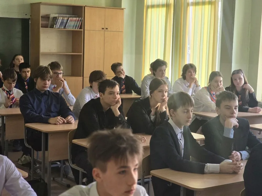 🔒 Безопасность в сети: чему научились школьники на лекции? 🖥️   19 мая ученики 7 «Б» и 8 «Л» классов