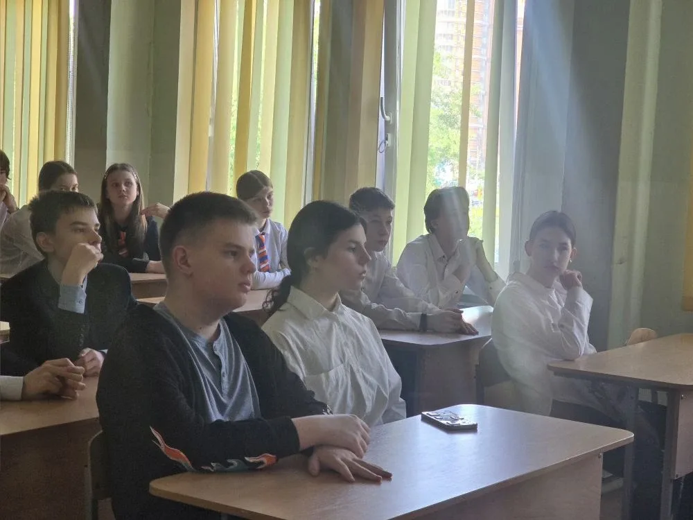 🔒 Безопасность в сети: чему научились школьники на лекции? 🖥️   19 мая ученики 7 «Б» и 8 «Л» классов