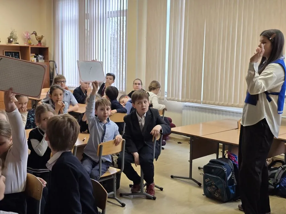 🚴‍♂️🛴 Квиз «С СИМ — безопасно колесим»: учимся правилам вместе!   ✨26 ноября отряд ЮИД «Дорожные звё
