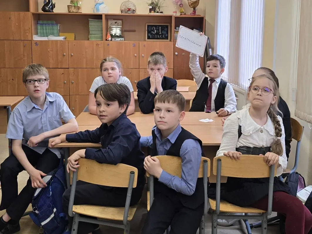 🚴‍♂️🛴 Квиз «С СИМ — безопасно колесим»: учимся правилам вместе!   ✨26 ноября отряд ЮИД «Дорожные звё