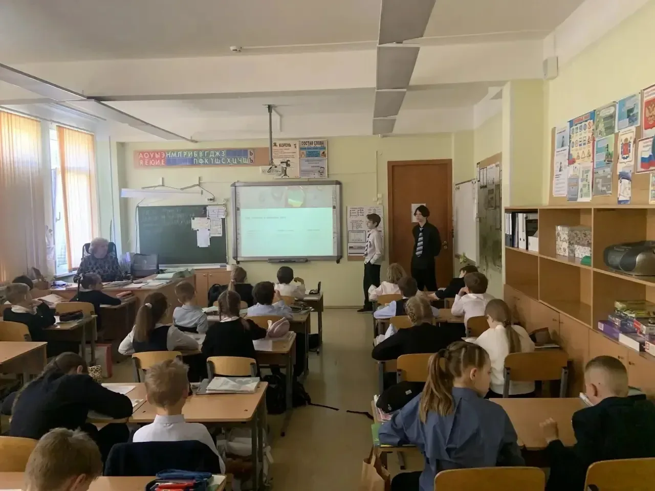 🪞 Секрет зеркала раскрыт! 🪞 6 мая 2026 года ученики 6 «М» класса провели увлекательную беседу на тем
