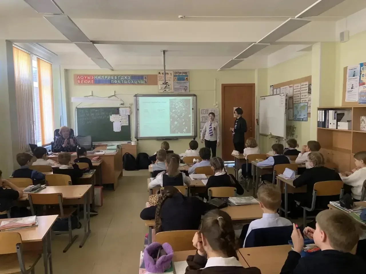 🪞 Секрет зеркала раскрыт! 🪞 6 мая 2026 года ученики 6 «М» класса провели увлекательную беседу на тем