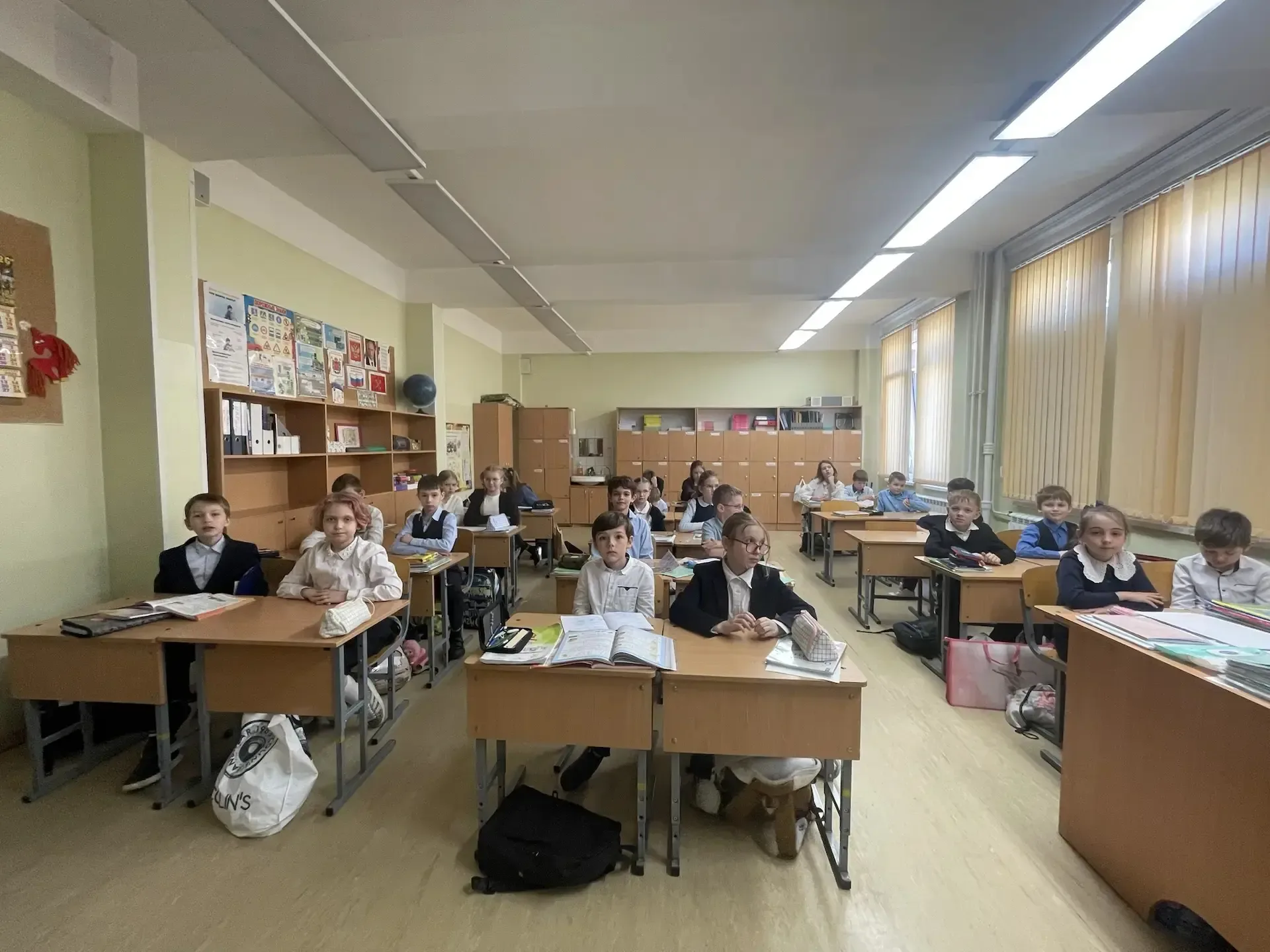 🪞 Секрет зеркала раскрыт! 🪞 6 мая 2026 года ученики 6 «М» класса провели увлекательную беседу на тем