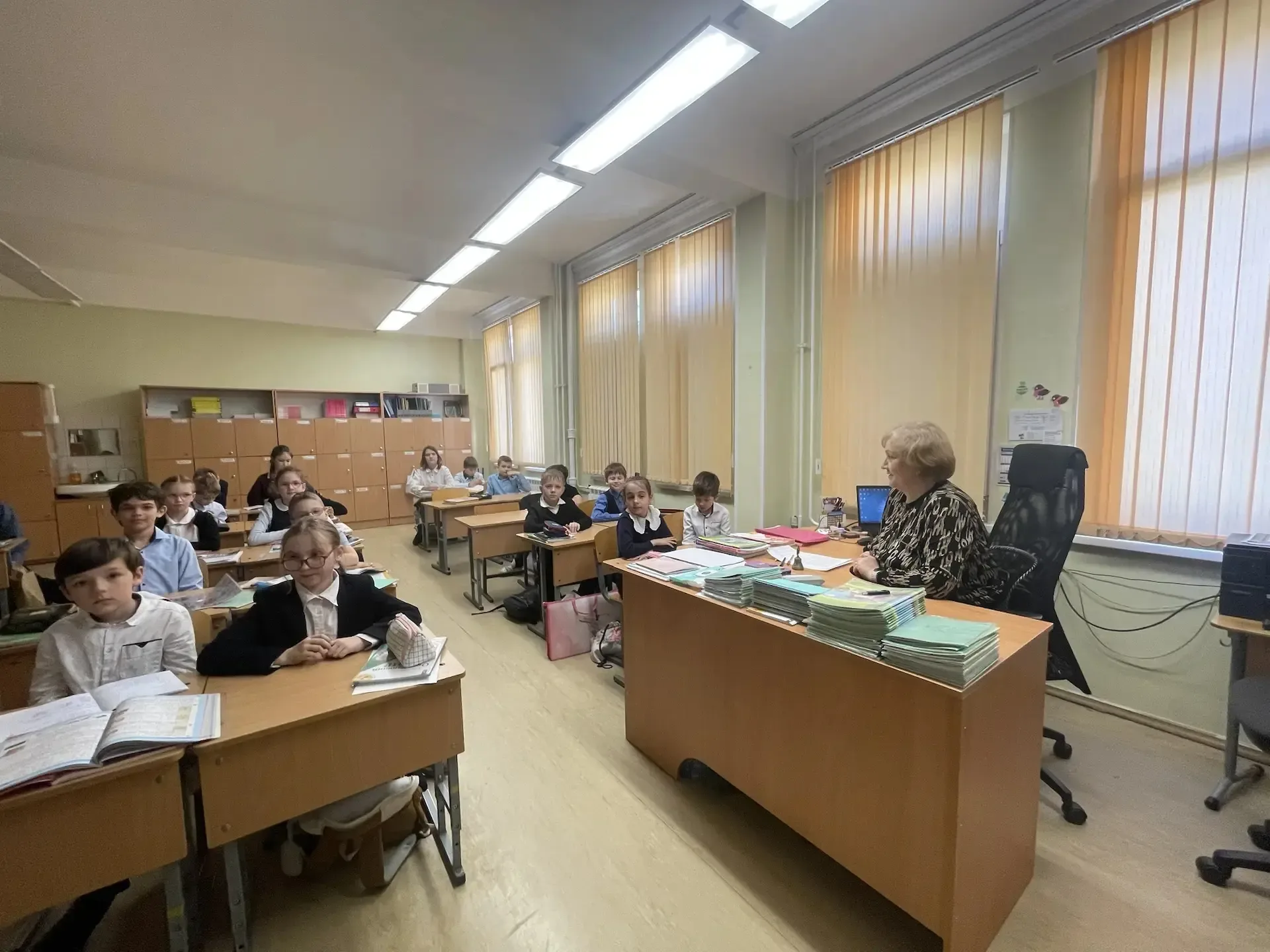 🪞 Секрет зеркала раскрыт! 🪞 6 мая 2026 года ученики 6 «М» класса провели увлекательную беседу на тем
