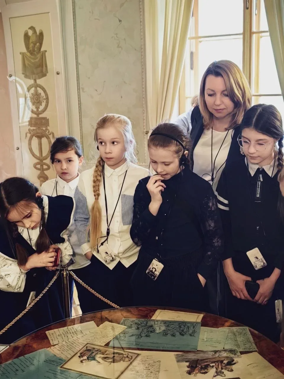 🏛️ Ученики 4 «В» класса вместе с Лидией Сергеевной и родителями посетили Царскосельский (Пушкинский)