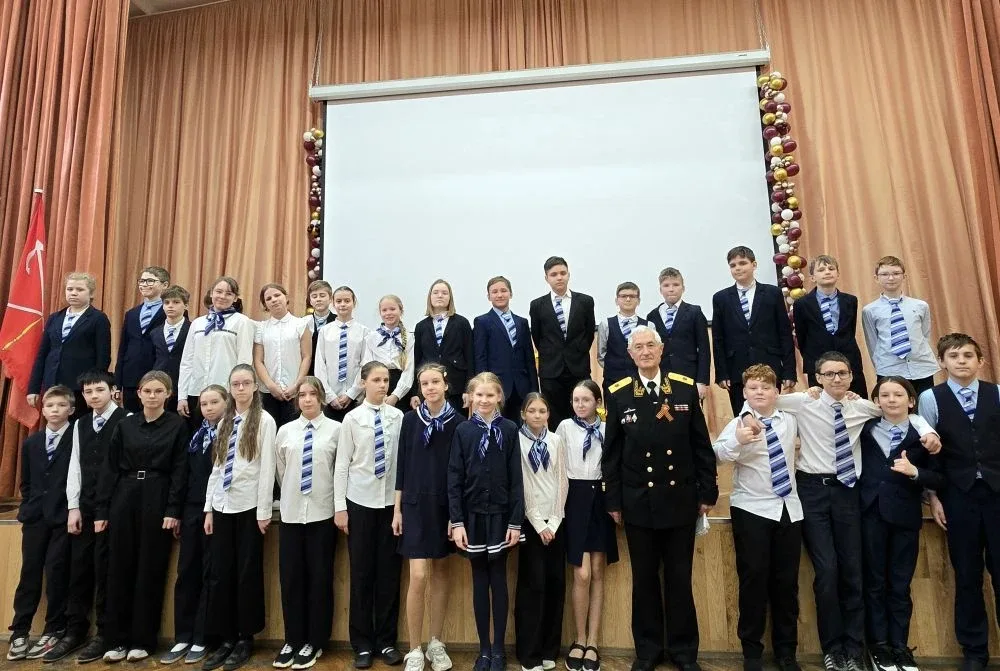 🌊 Урок мужества: контр‑адмирал в гостях у нашей школы! 🚢   30 апреля в преддверии Дня Победы у нас в
