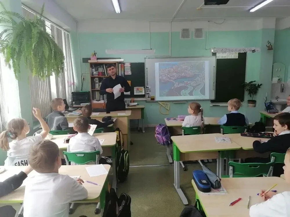 🔥Сегодня классные руководители 3б и 3и класса поменялись местами на один урок литературного чтения. 