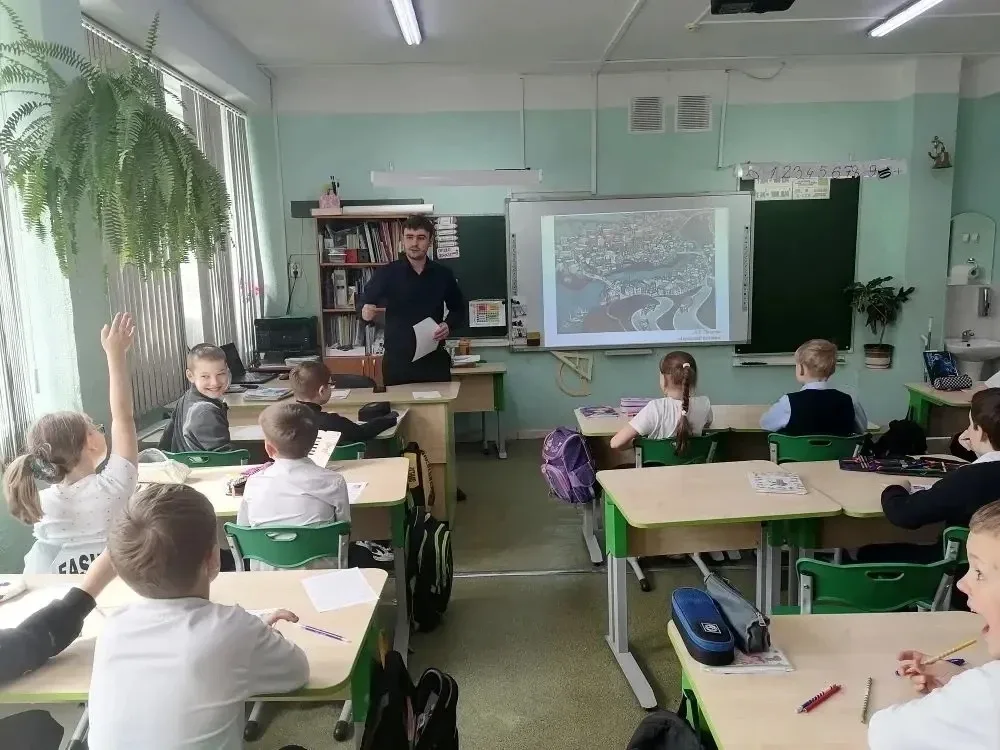🔥Сегодня классные руководители 3б и 3и класса поменялись местами на один урок литературного чтения. 
