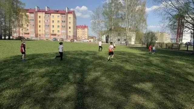 Сегодня, 6 мая, в лицее прошли соревнования по футболу в рамках проекта «Футбол в школе». Участвовал
