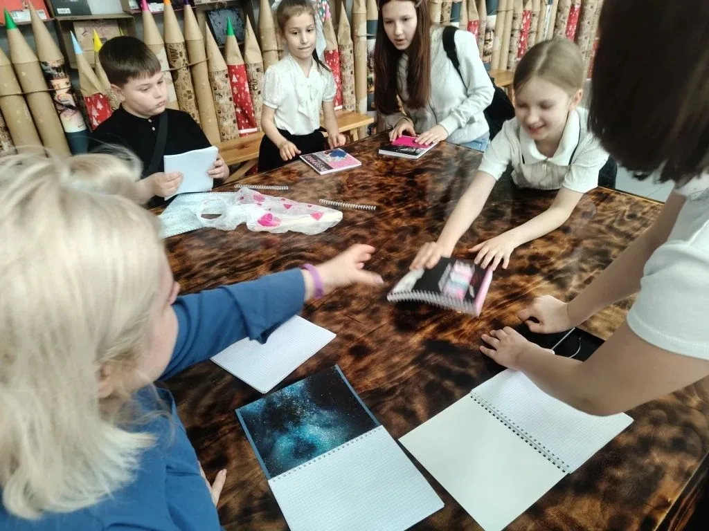 15 мая учащиеся 2" А" и 2" Б" классов совершили увлекательное путешествие в музей Бузеон, который на