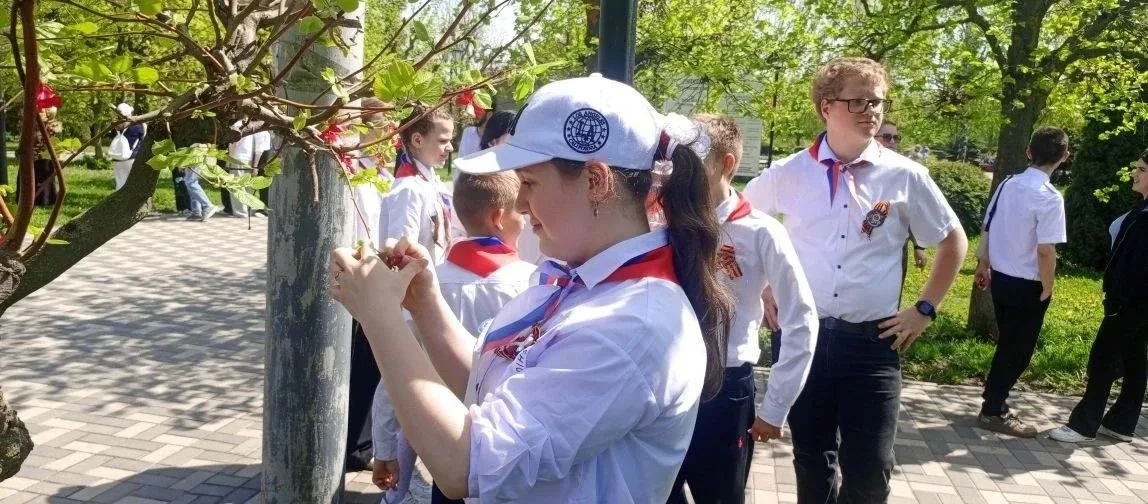 🎖️ Аллея памяти: звон колокольчиков в честь Героев 🎖️Шестиклассники  центра образования приняли учас