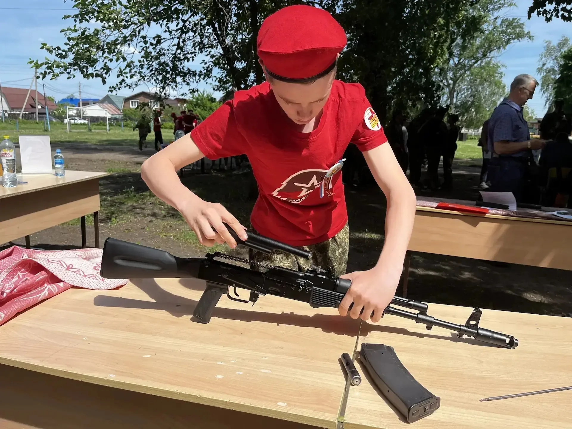 Сегодня наши семиклассники приняли участие в городской военно-спортивной игре «Игры отважных», посвя
