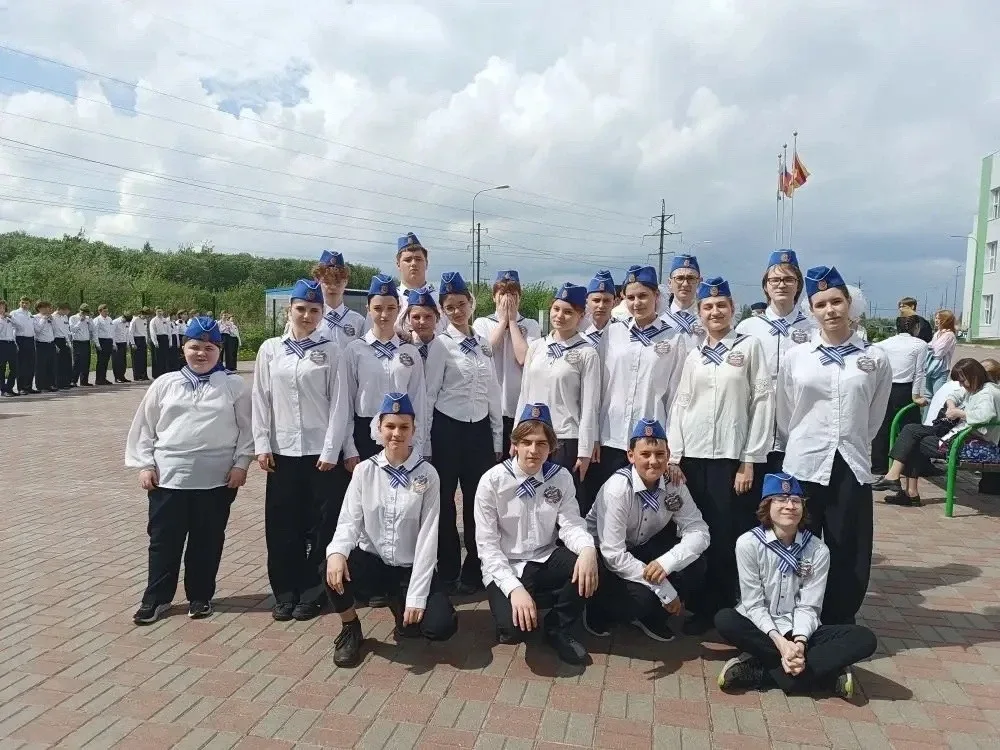 📣 Вчера 8А и 8Г класс принял участие в городском смотре строя и песни!  Наши ребята показали себя оч