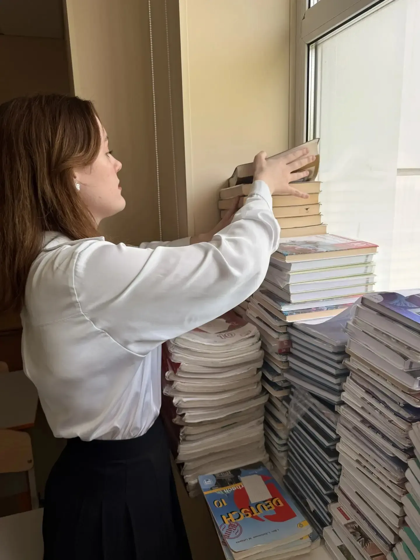 Сегодня у выпускников День добрых дел! Многие одиннадцатиклассники были замечены за помощью педагога