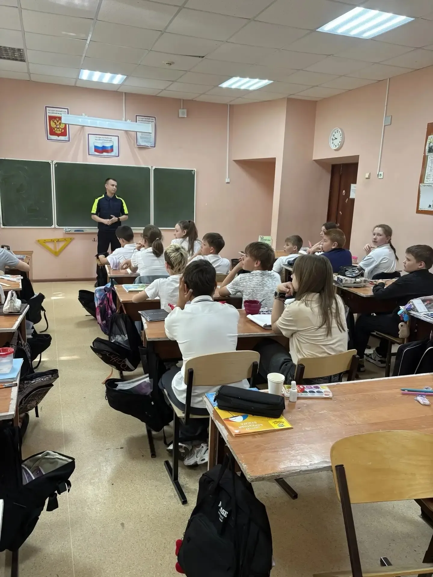 🌞 **Лето близко! А значит, каникулы, прогулки и больше времени на улице.**  Чтобы отдых прошёл не то