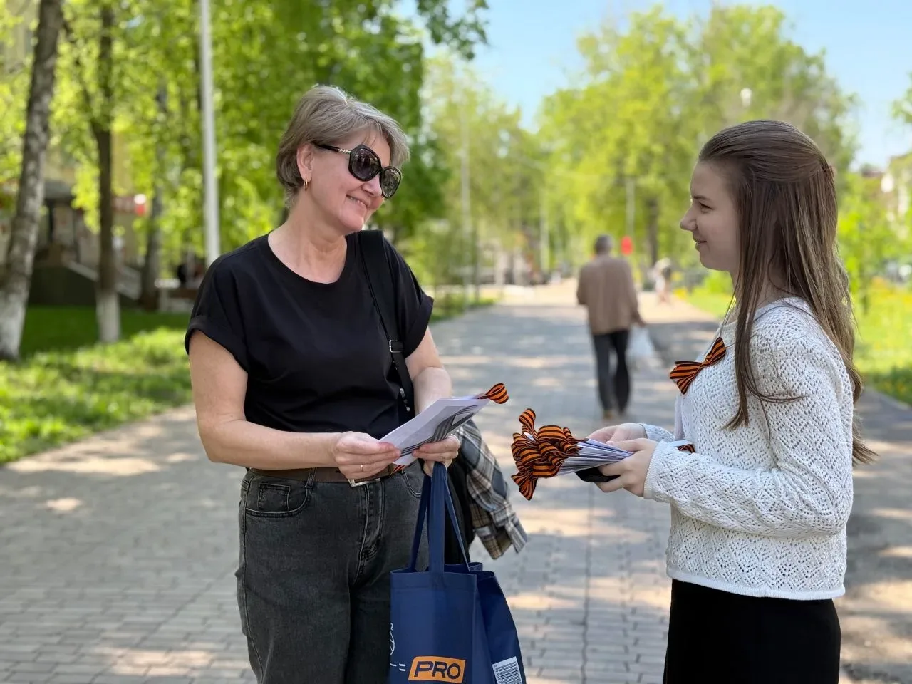 🎗️ Наша школа сегодня приняла участие во Всероссийской акции «Георгиевская ленточка» 🇷🇺  В преддвери