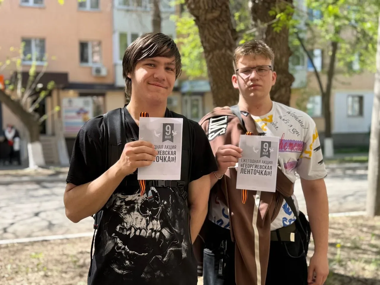 🎗️ Наша школа сегодня приняла участие во Всероссийской акции «Георгиевская ленточка» 🇷🇺  В преддвери