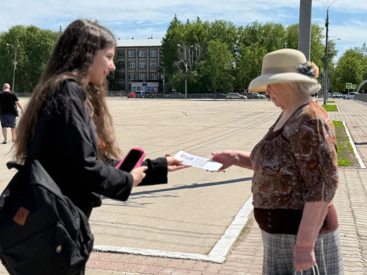 🎗️ Наша школа сегодня приняла участие во Всероссийской акции «Георгиевская ленточка» 🇷🇺  В преддвери