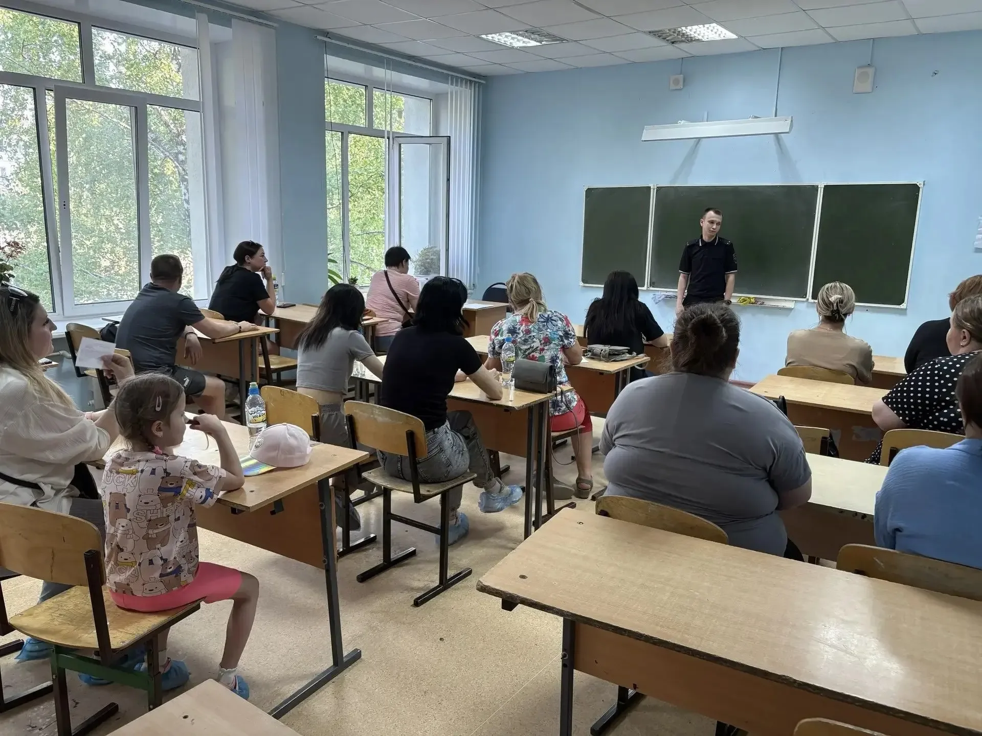 Безопасность детей — наша общая забота! Перед началом летних каникул инспектор Госавтоинспекции Ники