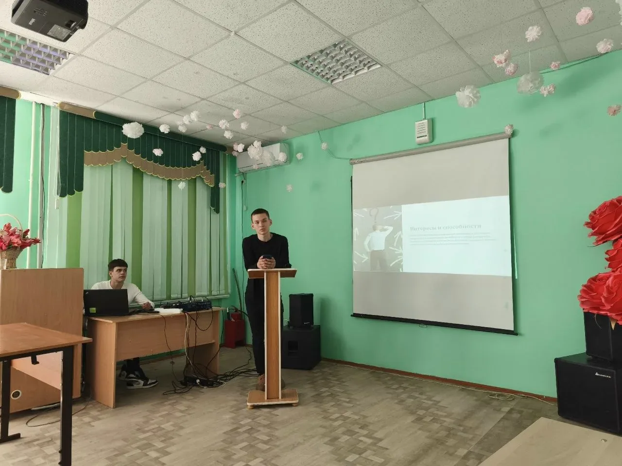 📝Наши десятиклассники успешно защитили свои индивидуальные проекты.  🖊️Ребята 10а и 10б классов пред