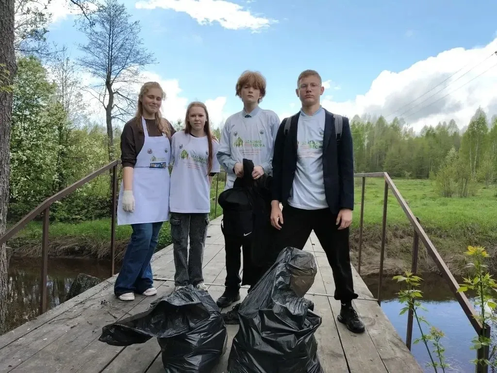 🌿 «ЧИСТЫЙ БЕРЕГ — ЧИСТОЕ БУДУЩЕЕ!» 🌊💚  🔥Сегодня, 13 мая, волонтёры нашей школы, участники Волонтёрск