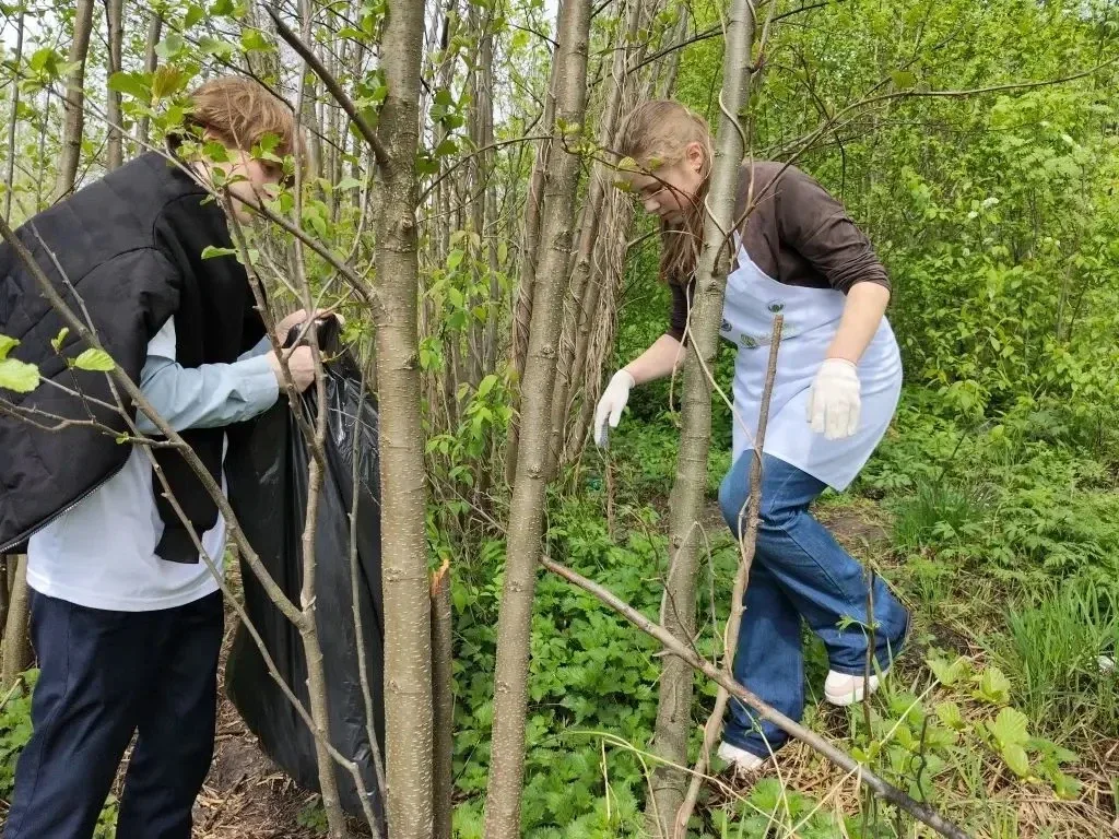 🌿 «ЧИСТЫЙ БЕРЕГ — ЧИСТОЕ БУДУЩЕЕ!» 🌊💚  🔥Сегодня, 13 мая, волонтёры нашей школы, участники Волонтёрск