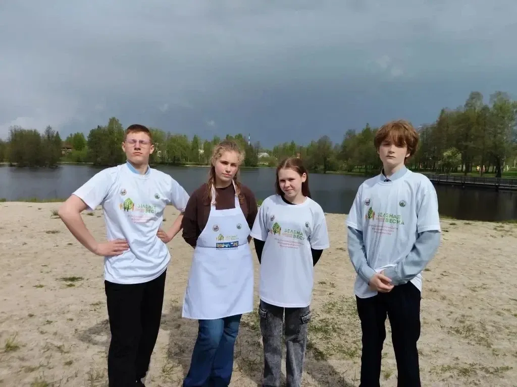 🌿 «ЧИСТЫЙ БЕРЕГ — ЧИСТОЕ БУДУЩЕЕ!» 🌊💚  🔥Сегодня, 13 мая, волонтёры нашей школы, участники Волонтёрск