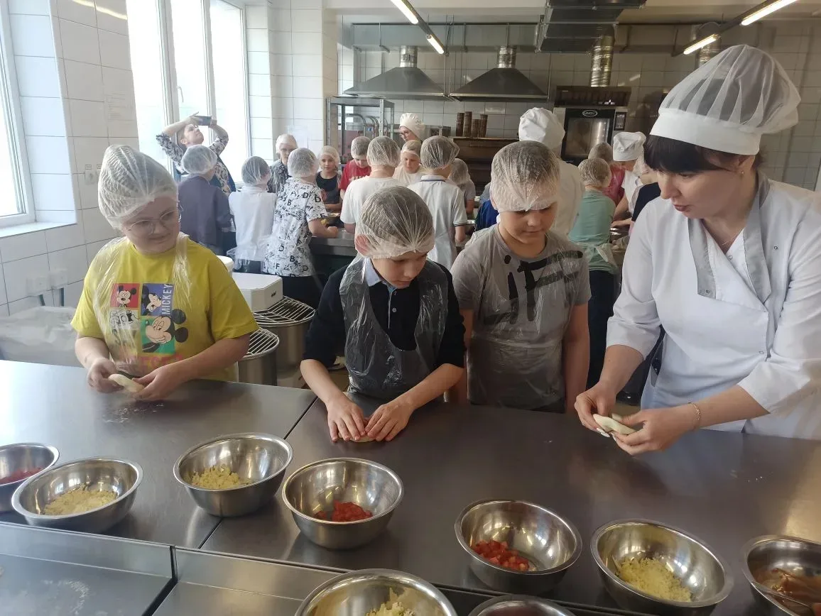 🍕 3Б и 3В в деле: как мы покоряли кулинарный колледж!  Не просто экскурсия, а настоящая магия! Наши 